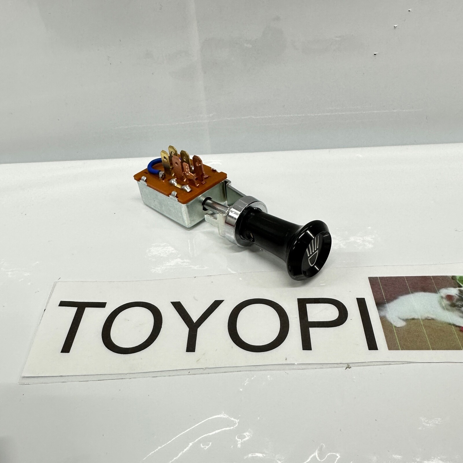 TOYOTA Genuine Land cruiser Headlight Switch With Knob FJ40 FJ45 84110