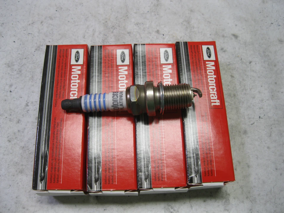 4 Platinum Spark Plugs Motorcraft SP-497 AGSP32FM (4 pack) Foto 2 de 4