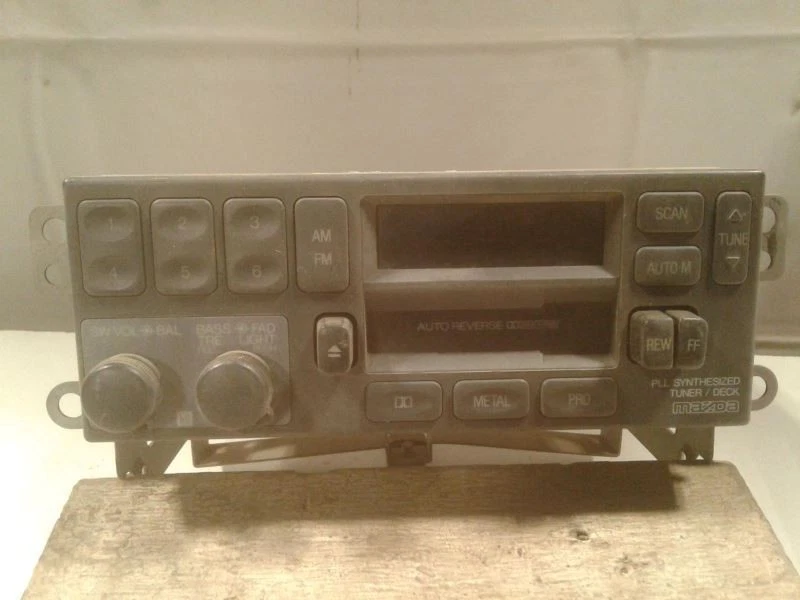 Equipo de audio radio AM-FM con casete compatible con 90-92 MAZDA 626 637443 Foto 3 de 4