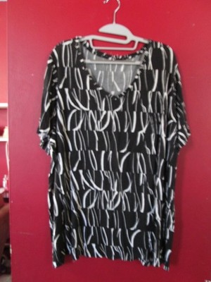 Apt.9 Womens Plus Sz 3x Black and White Short Sleeve Vneck Top