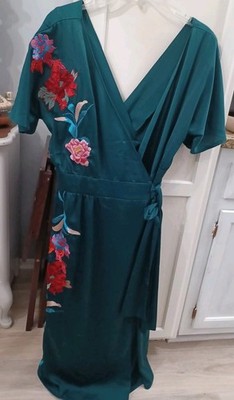 Green Embroidered Wrap Maxi Dress Size Small NWT. Lost Ink Brand