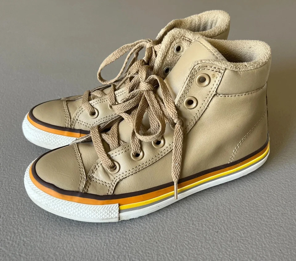 Tênis Converse Chuck Taylor All Star couro tamanho 3 júnior com cadarço - Imagem 2 de 4