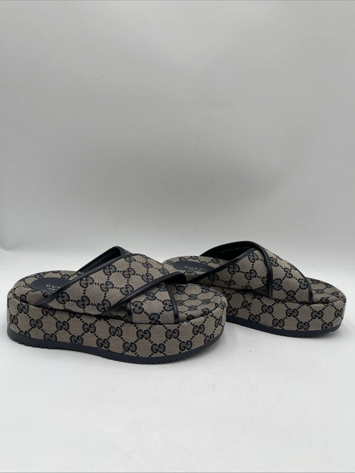 Sandales à ceinture croisée en toile marron GUCCI GG pointure 36,5