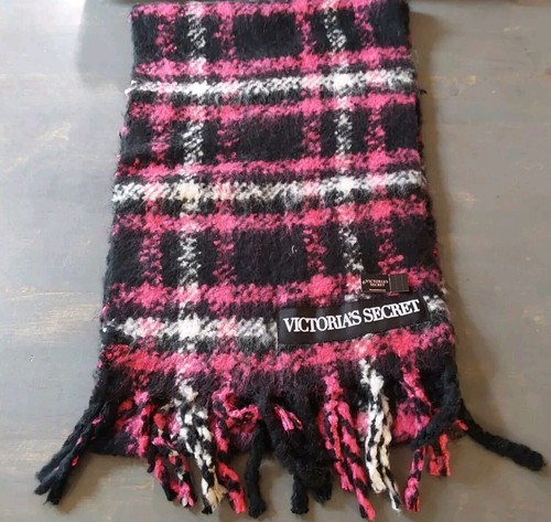 Victoria's Secret Plaid Fluffy Scarf Pink Black Fringe 78x12 - Imagen 2 de 4