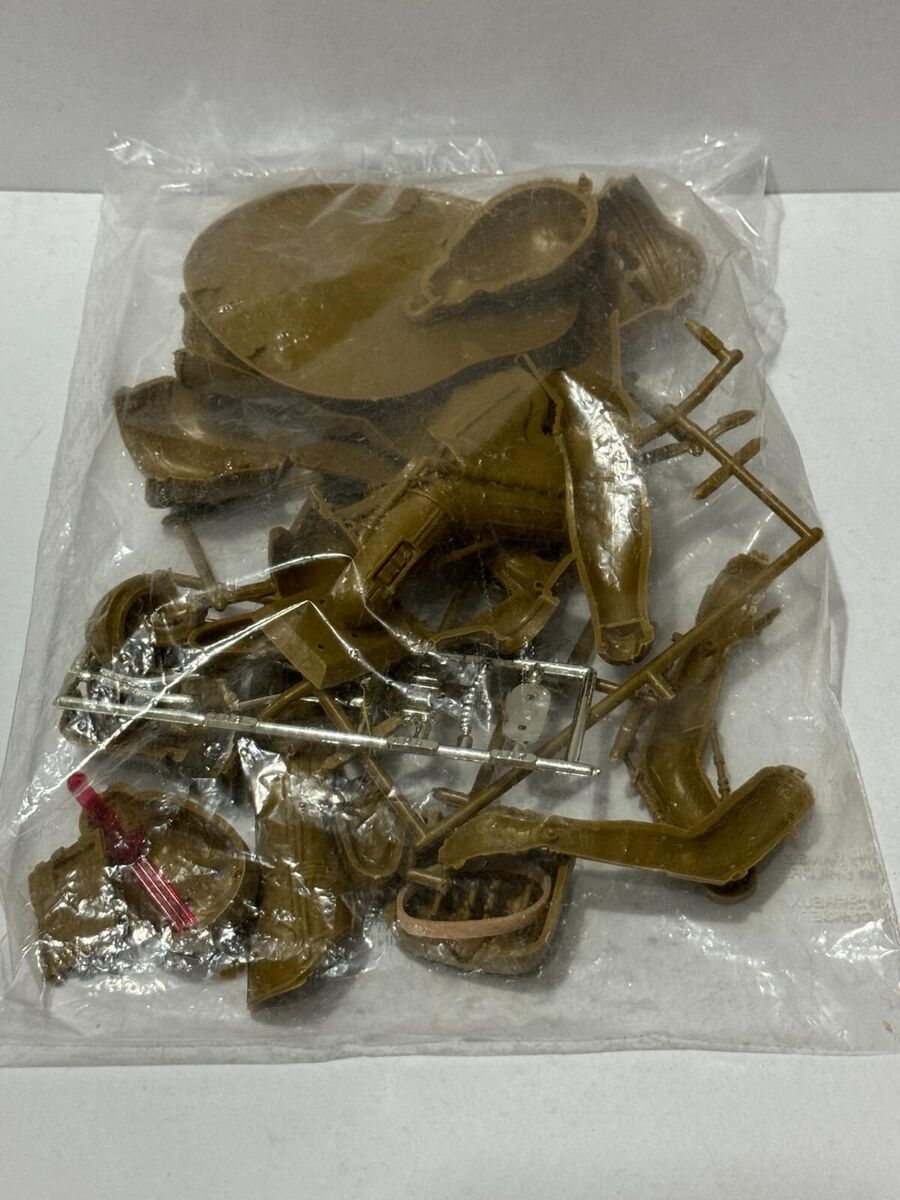 Vintage 1977 C-3PO Takara Revell MPC Unbuilt Kit Sealed Bag Vintage 1977 C-3PO Takara Revell MPC Unbuilt Kit Sealed Bag