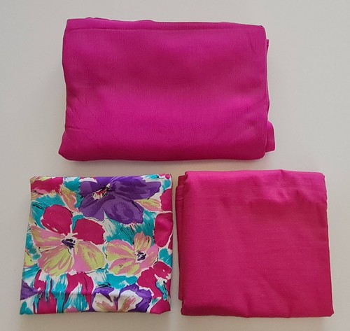 Konvolut aus 3 verschiedenen Stoffen unifarben und Blütenmuster