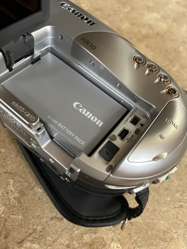 Canon HR10 HD, Battery, Charging Cords, Case - Picture 6 of 13