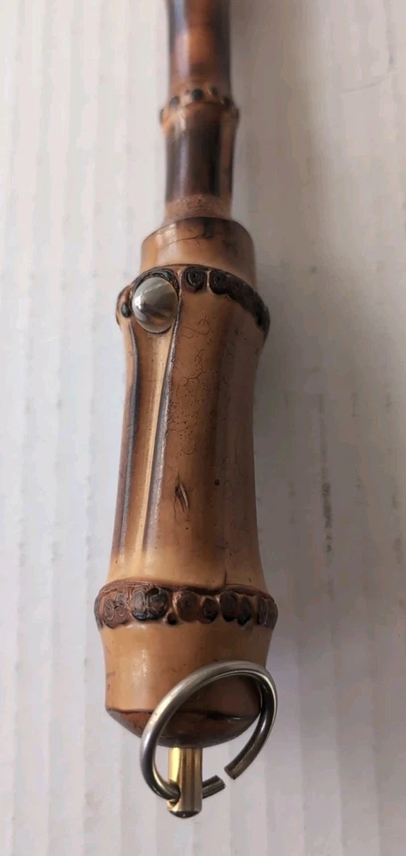 Cuerno de zapato vintage de 26" con mango largo tachonado de bambú Foto 2 de 4