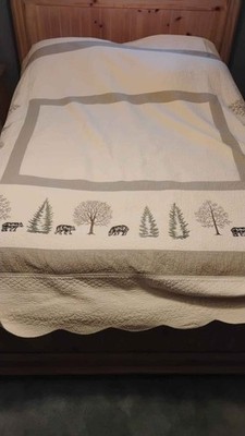 Queen bed quilt comforter Cabin/Bear theme cream color new/used for decoration
