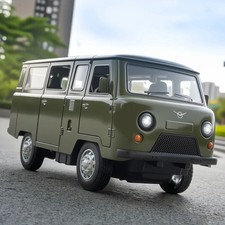 1:18 Scale UAZ-452 Traveler Russia Watts Van Diecast Alloy Car Model Collection