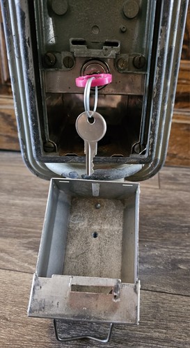 MILLER VINTAGE PARKING METER. ORIGINAL W/KEYS 30'S/EARLY 40'S PENNY/NICKEL - Picture 7 of 12