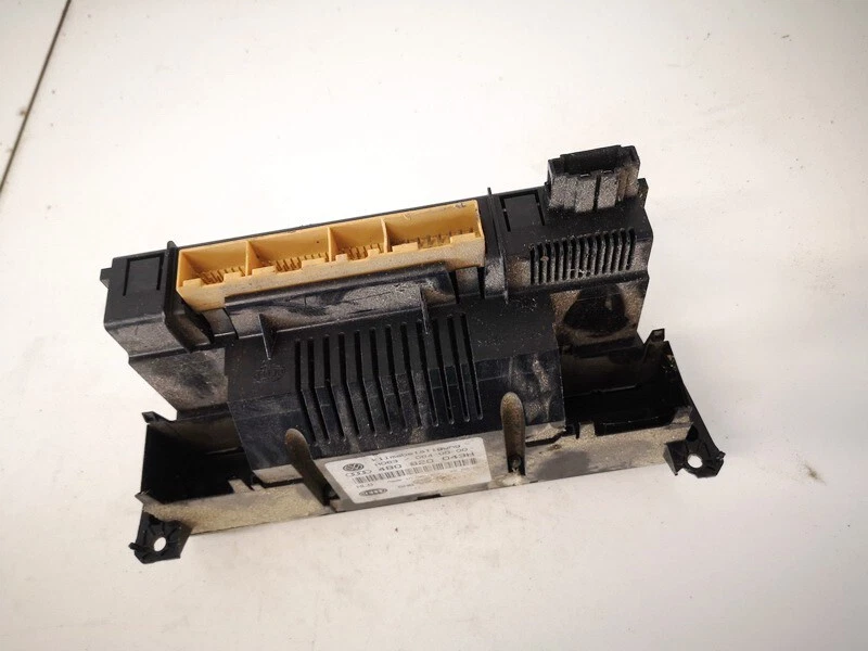 Panel de control de clima Audi A6 1999 (interruptores de control de calefacción) 4b082 #1634489-23 Foto 3 de 3