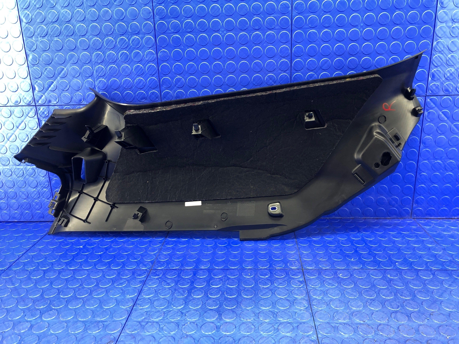 2017-2022 MASERATI LEVANTE OEM REAR RIGHT C PILLAR LOWER QUARTER PANEL 670040380