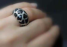 HALLMARKED SUPERB BLACK ENAMEL INLAY DOMED STERLING SILVER COCKTAIL RING SIZE 7