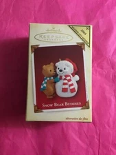 Hallmark Keepsake Ornament 2005 Snow Bear Buddies repaint green scarf EUC