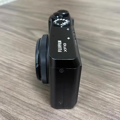 Fujifilm Fuji XF10 Compact Digital Camera with Fixed 18.5mm f/2.8