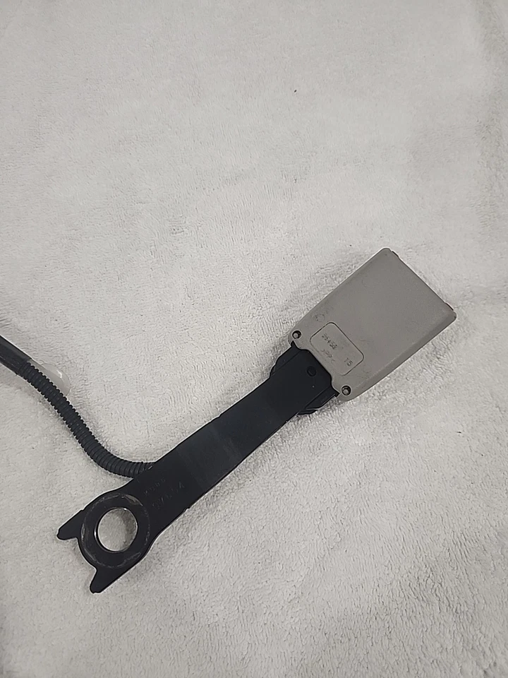 Hebilla de cinturón de seguridad delantero izquierdo Toyota Sienna 2011-2014 OEM 73240-08040-B0 Foto 2 de 4