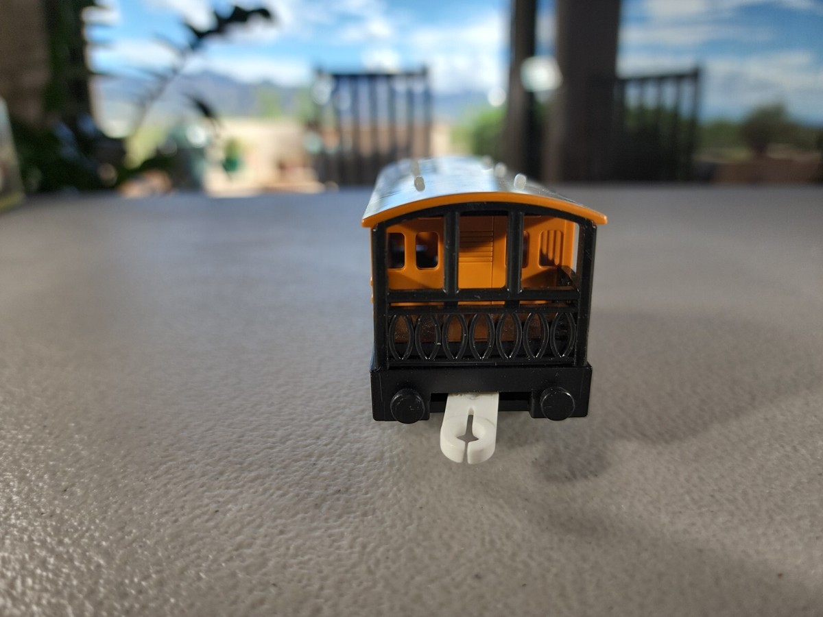 TOMY 2002 Thomas & Friends Henrietta Passenger Car Train