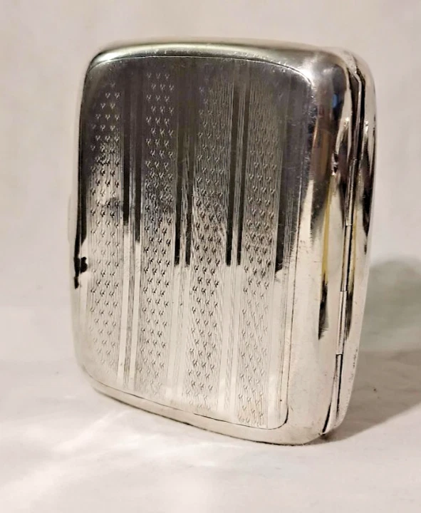 IMPRESIONANTE ESTUCHE DE CIGARRILLOS VINTAGE DE PLATA MACIZA CON SELLO 62 GRAMOS Foto 3 de 4