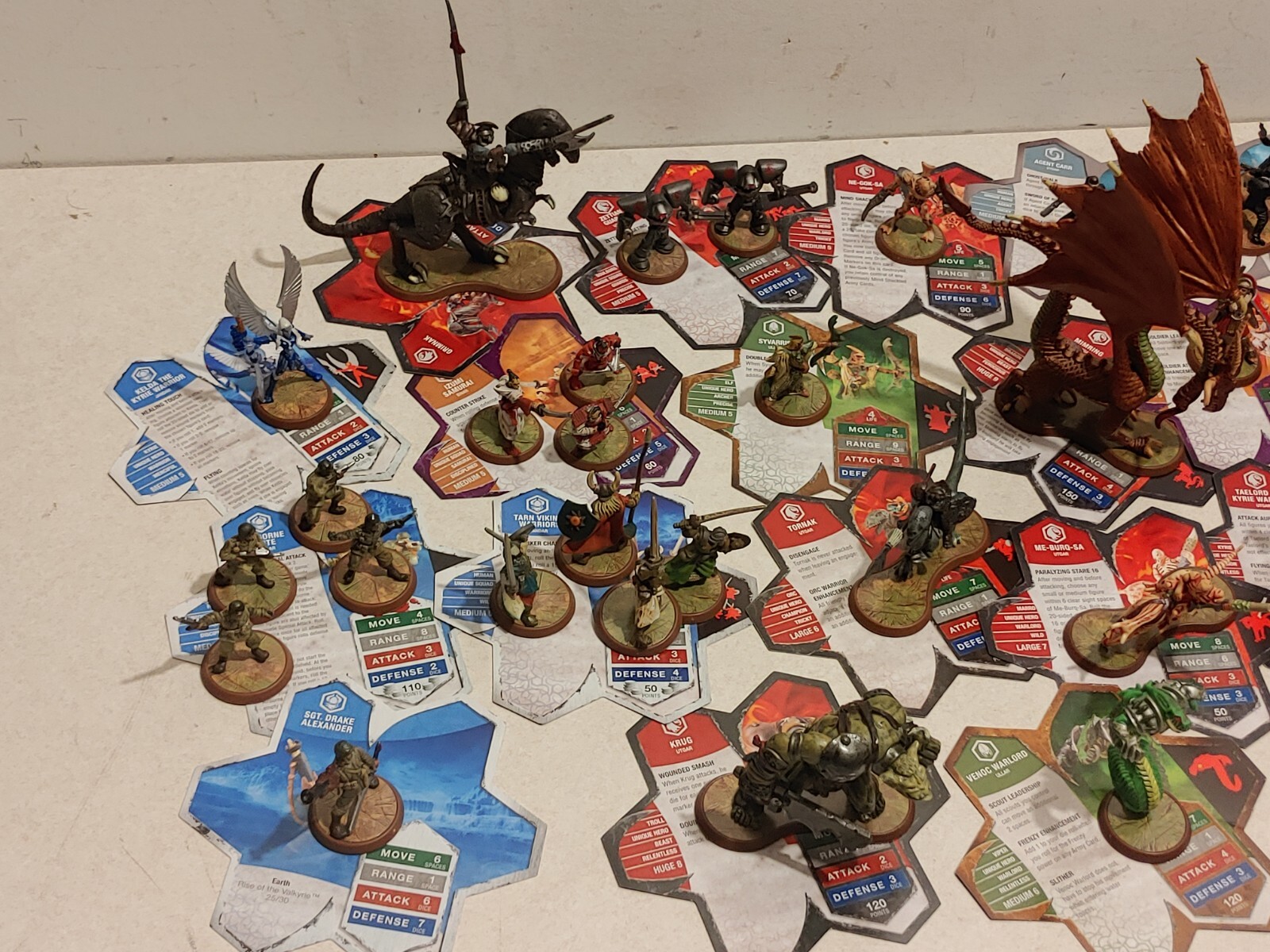 Lot of 39 HEROSCAPE Miniatures Large Figures Characters Heroscape Board