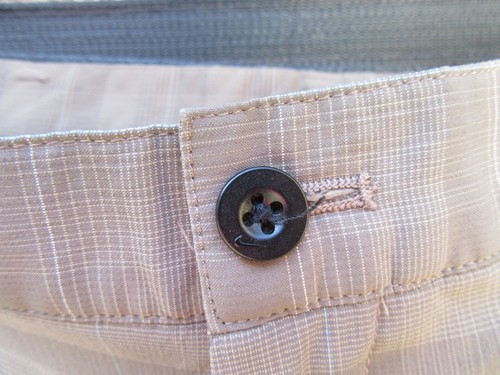 Men's Size 38 Nike Golf Dry Fit Beige Blue Plaid Flat Front Shorts - Picture 2 of 9