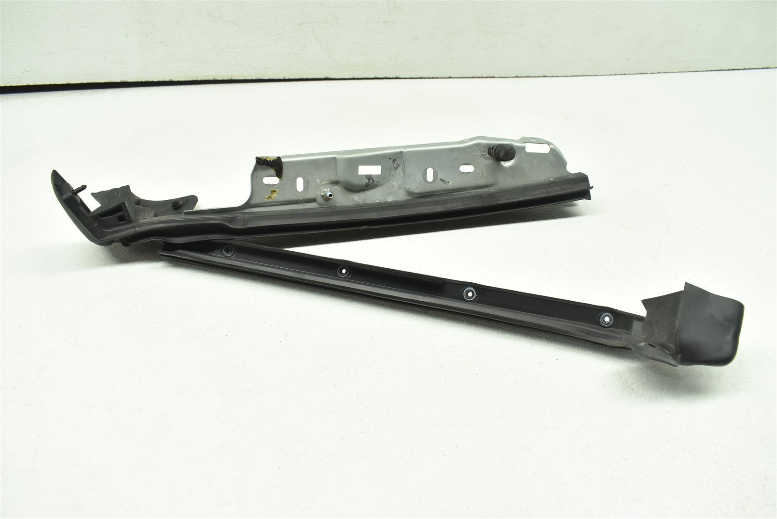 2010 Ferrari California Left Quarter Glass Molding Trim LH 
