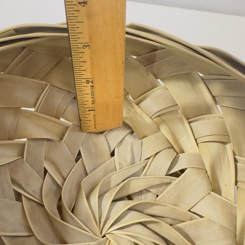 Vintage Set of 2 Handmade Woven Palm Leaf Baskets 11" & 7" Tall Rosette Pattern - Picture 14 of 16