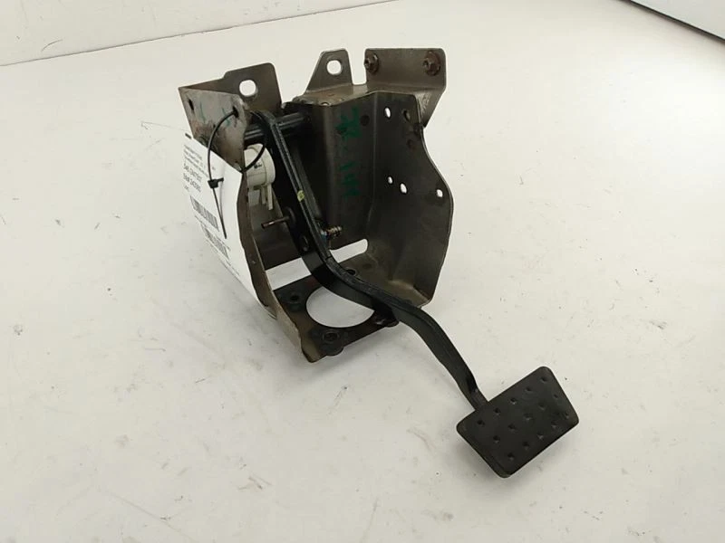 SATURN SKY Brake Pedal Assembly With Mounting Bracket Fits 2007 2008 2009 2010 - Image 2 of 4