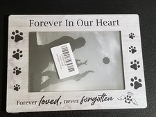 Pet Paws Memorial Picture Frame Forever in our Heart NEW Holds 4x6 Dog or Cat