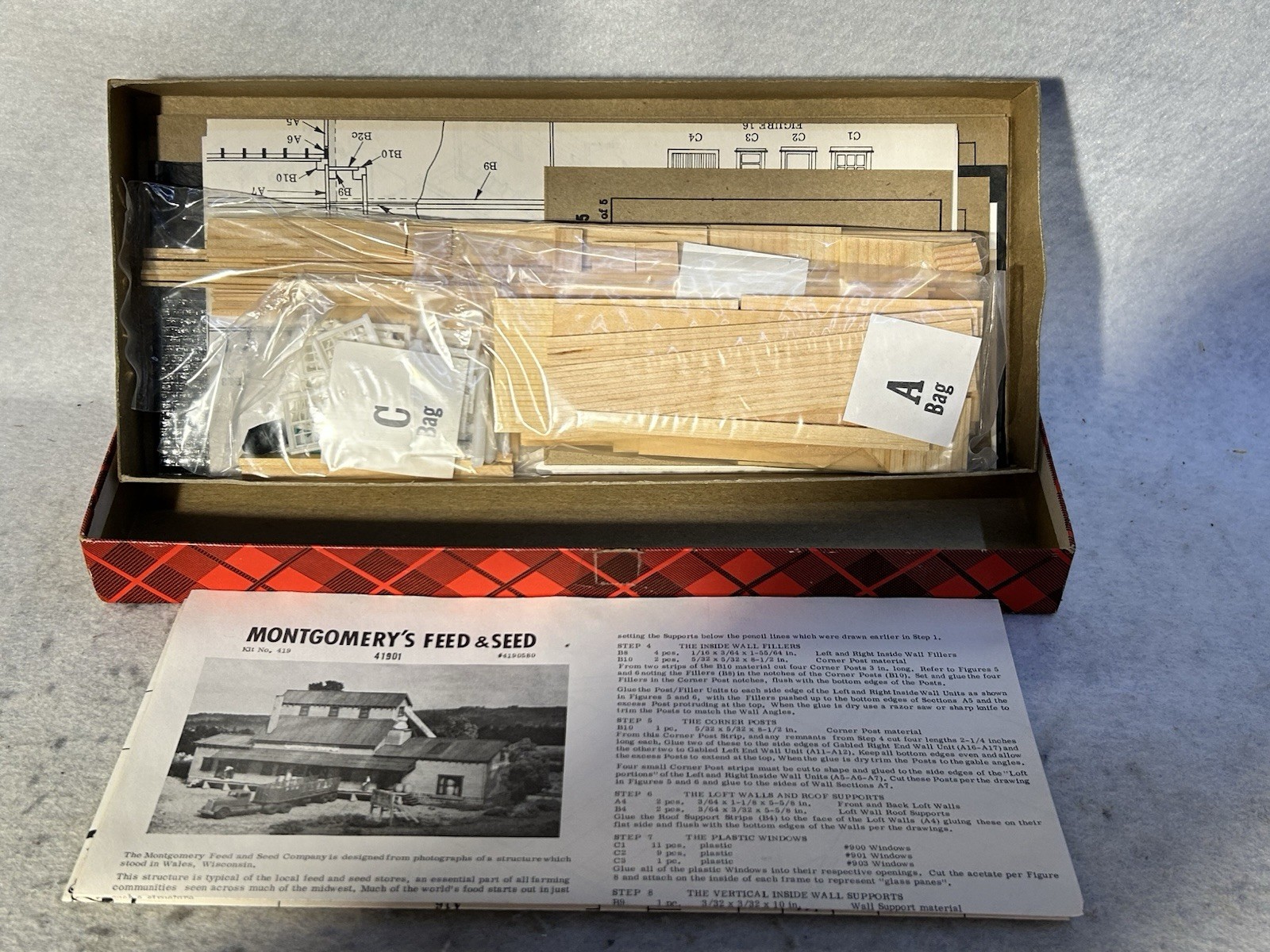 Campbell HO Scale Models, Montgomery’s Feed And Seed  Craftsman Kit