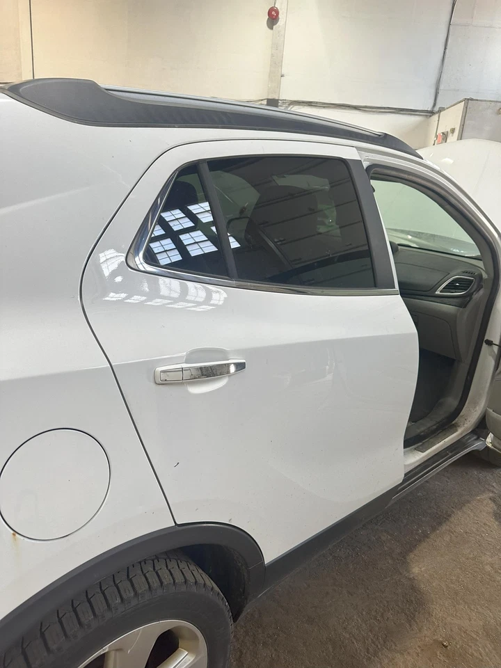 Used Rear Right Door Assembly Rear Side fits: 2016 Buick Encore electric Rear Ri - Изображение 4 из 4