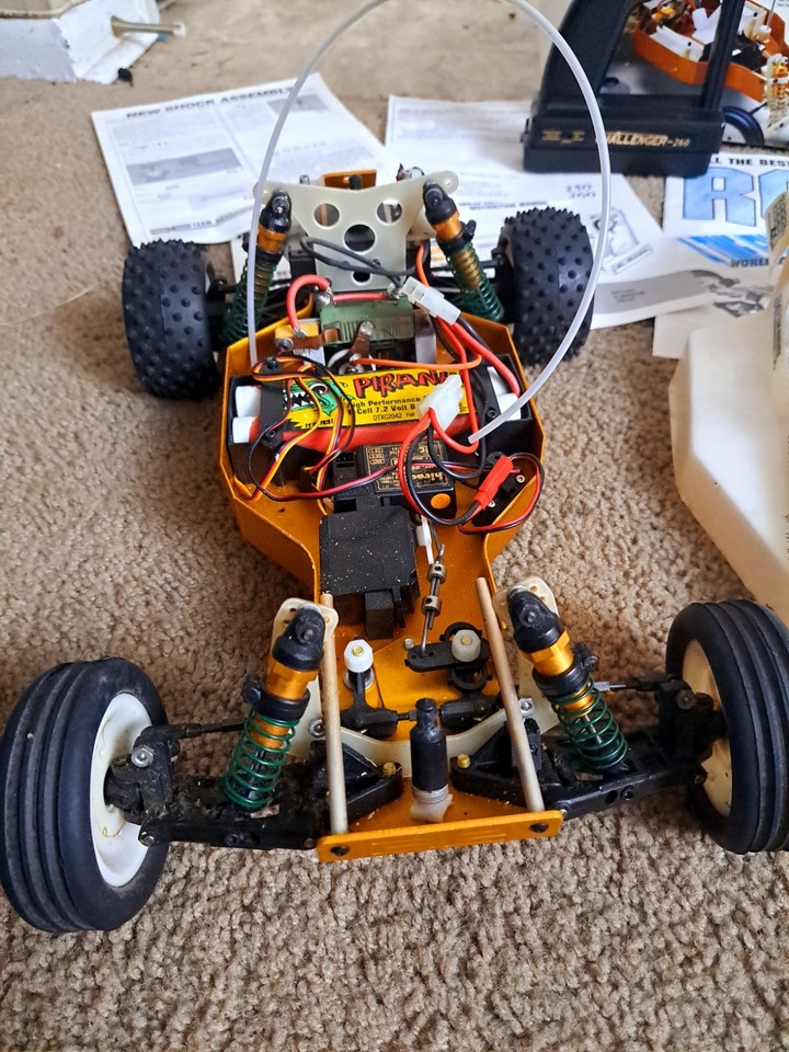 RC10-034 TEAM ASSOCIATED VINTAGE STAMP A RC10 BUGGY GOLD CHASSIS
