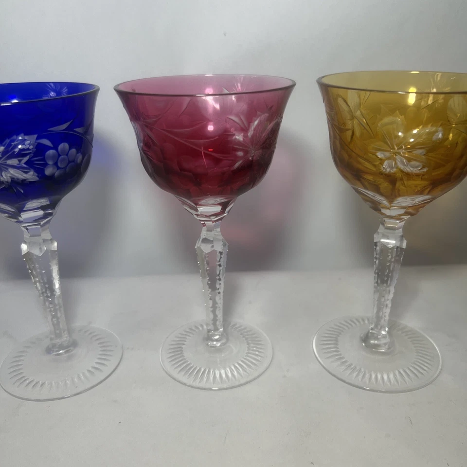 LOTE DE (5) COPAS DE VINO VINTAGE DE CRISTAL BOHEMIO. Azul/rojo/amarillo/verde Foto 3 de 4