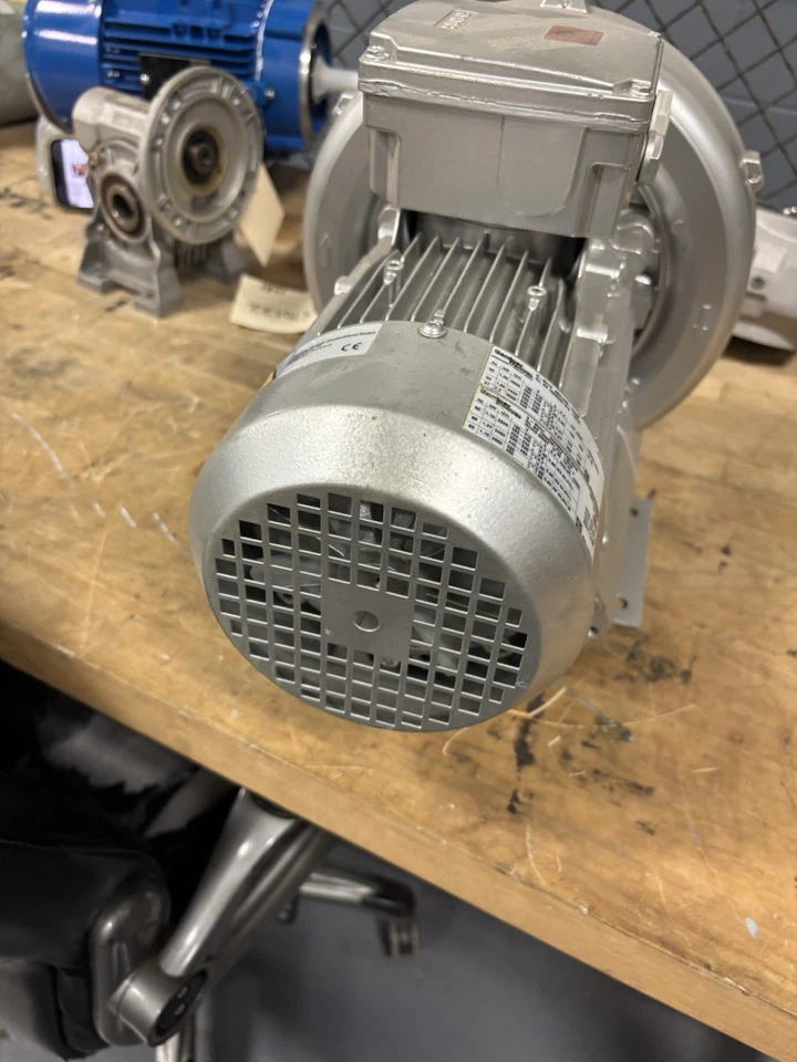 Soplador Regenerativo Siemens G-BH12BH1400-1AK26 1-1/2in 1.5kw 220-275/380-480v Foto 4 de 4