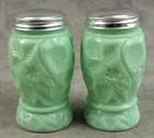 JADEITE GREEN GLASS STRAWBERRY FLORAL SALT & PEPPER SHAKER SET Range Size