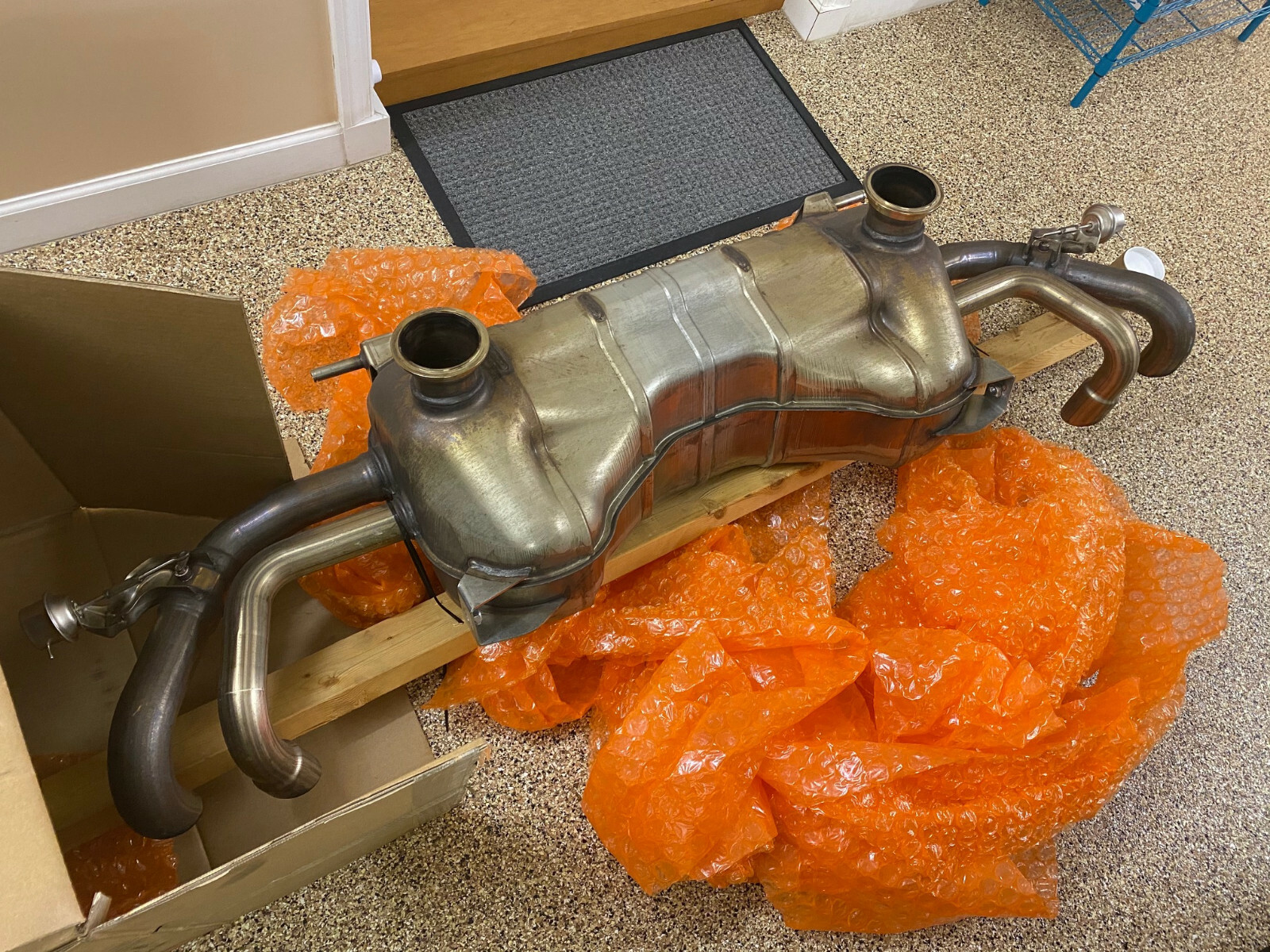 Lamborghini Huracan OEM exhaust systyem (2018)