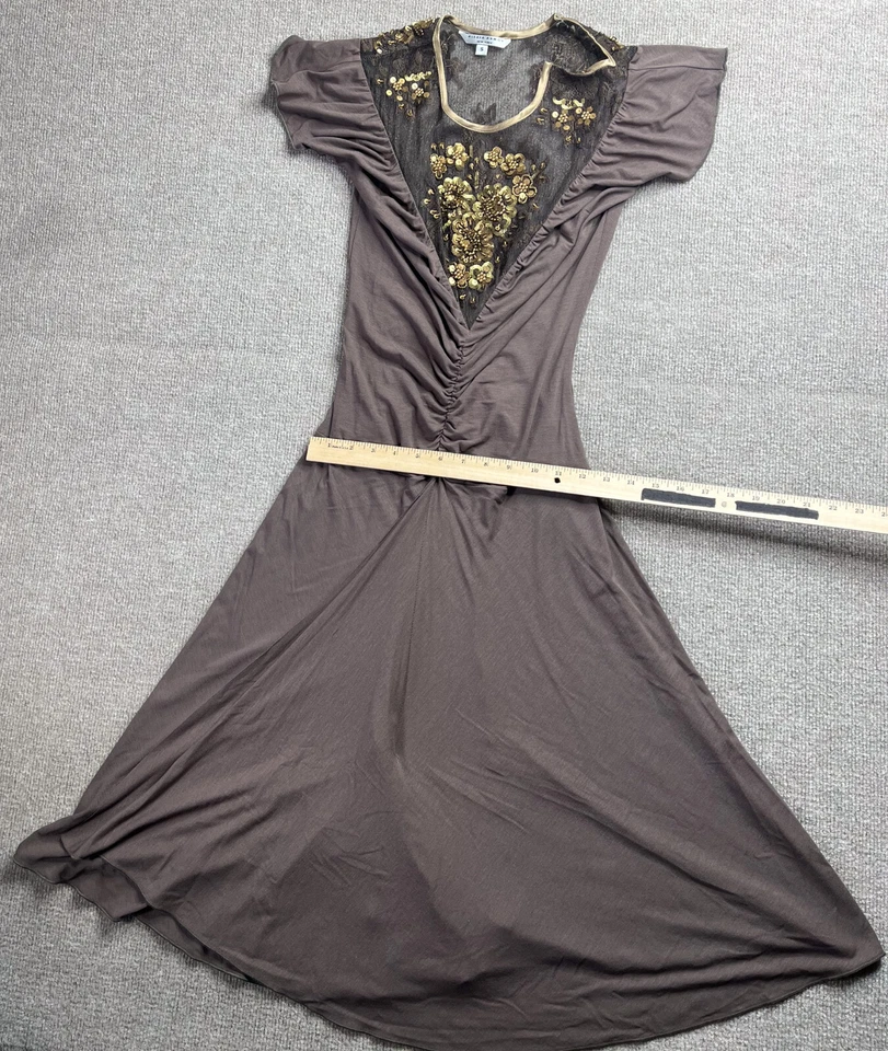 Vestido Alexia Admor pequeno marrom bordado sem mangas coquetel cintura elástica - Imagem 4 de 4