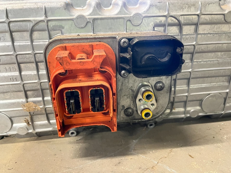 12-15 BMW ACTIVEHYBRID 3 5 - HIGH VOLTAGE HYBRID BATTERY ACCUMULATOR *CORE* - Image 4 of 4