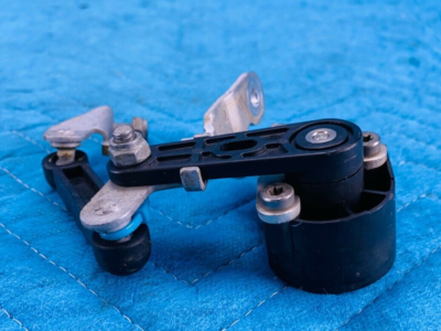 置物   Genuine BMW Front Headlight Level Height Sensor Passenger