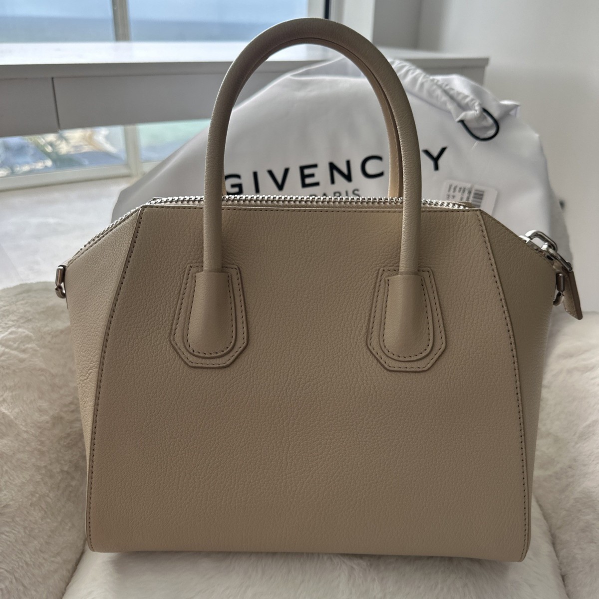 Givenchy ジバンシー アンティゴナ ミディアム ハンドバッグ ベージュ Givenchy Small Antigona Bag In Beige | eBay