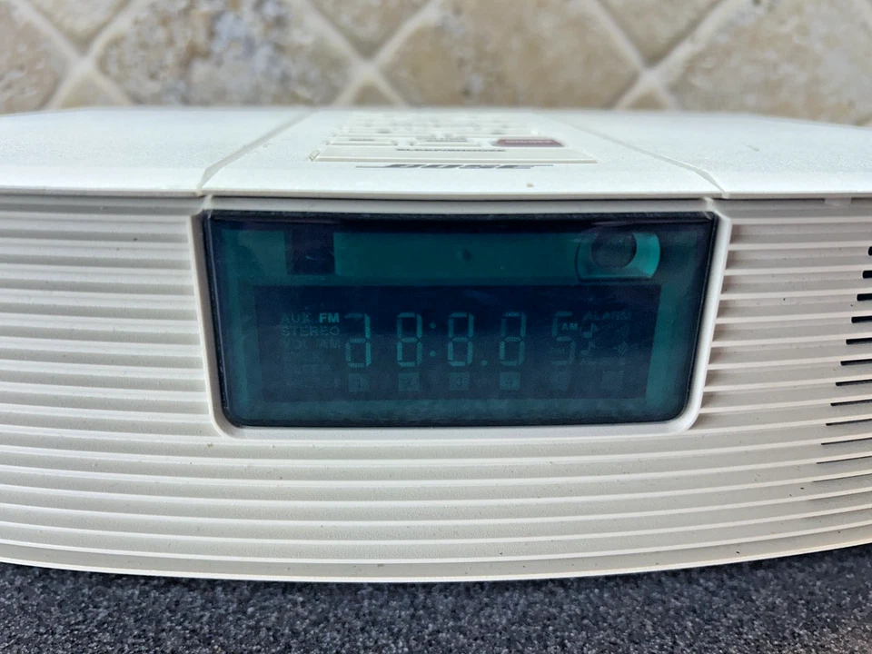 BOSE Wave Radio Model AWR1-1W AM/FM Clock W/Cord, LCD not working; POWERS ON! - Image 2 of 4