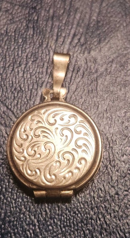 Vintage Locket Pendant Photo Holder Silver Tone . Has engraved on it "Renard".