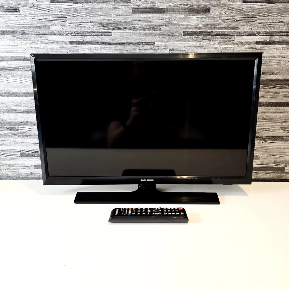 Samsung  T24E310EX 24” LED TV In Good Working Condition. - Image 2 of 4