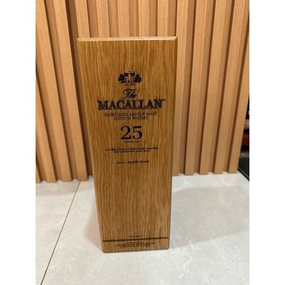 Macallan 25 year empty  bottle and box box only one