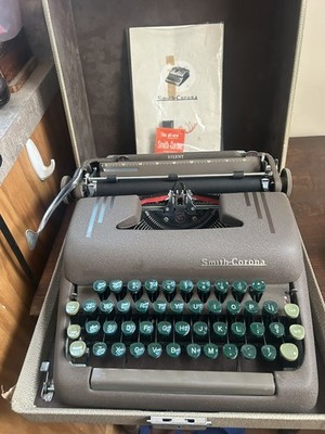 Smith Corona Silent Typewriter Portable W/ manual Case Key 1950 s