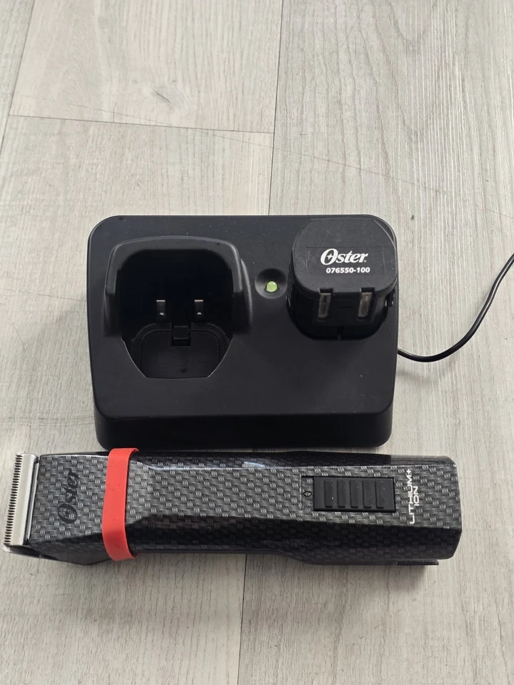Oster Octane Cordless Clipper. With Charging Stand and Blade Set. Used - Image 3 of 4