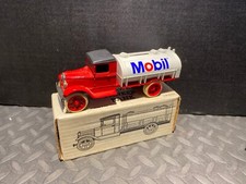 1:34 ERTL VINTAGE BANK 1931 HAWKEYE TANKER MOBIL OIL