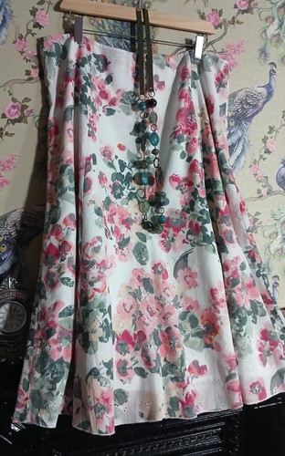 Vintage style white & bubblegum pink floral midi skirt size 18 from M&S Classic - Picture 3 of 9