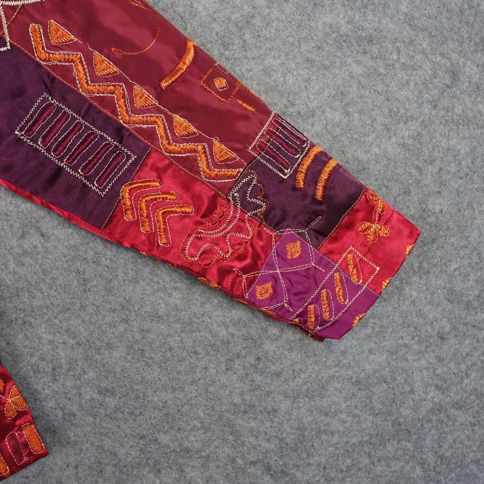 Chaqueta de lavandería francesa para mujer grande roja arte para usar recortada bordada acolchada Foto 4 de 4