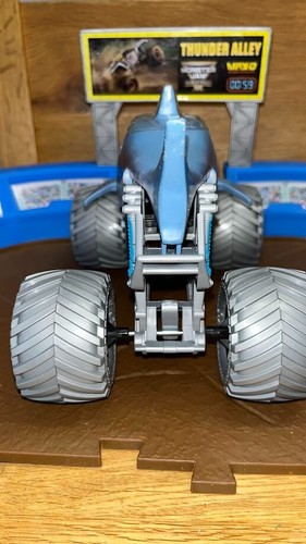 Hot Wheels Monster Trucks Oversize 1-24 Scale Monster Jam Discounts 4 Multi buy. - Picture 17 of 302